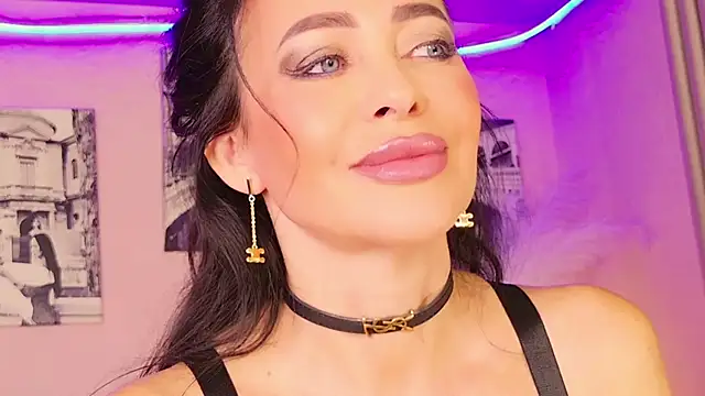 NaomiBlack35 online show from October 2, 2025, 6:44 pm