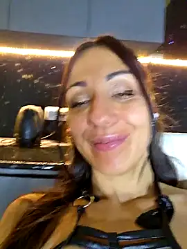 Snapshot of LeticiaWoods chatting on December 15, 2025, 4:24 pm LeticiaWoods online show from December 15, 2025, 4:24 pm