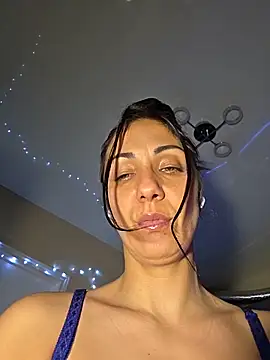Snapshot of LeticiaWoods chatting on May 26, 2026, 9:57 pm LeticiaWoods online show from May 26, 2026, 9:57 pm