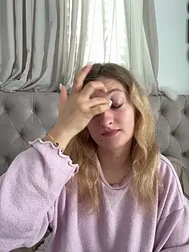 Snapshot of MileySummer chatting on December 21, 2025, 8:38 am MileySummer online show from December 21, 2025, 8:38 am