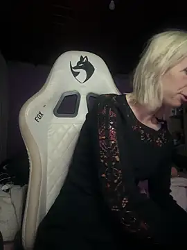 bunnydark00 online show from June 23, 2026, 3:37 am