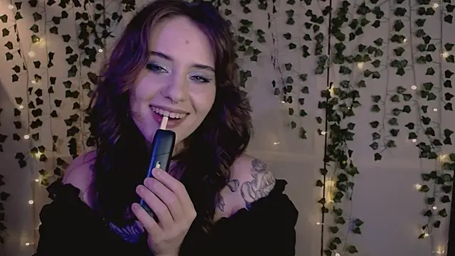 Snapshot of risha_laas chatting on December 19, 2025, 8:11 pm risha laas online show from December 19, 2025, 8:11 pm