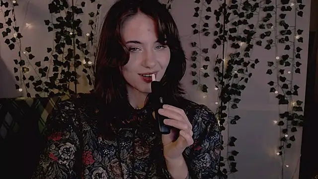 Snapshot of risha_laas chatting on November 12, 2025, 7:51 pm risha laas online show from November 12, 2025, 7:51 pm