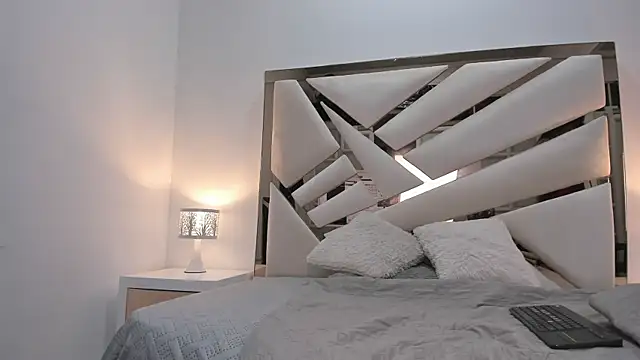 Naughty  Mom online show from February 18, 2025, 8:59 am