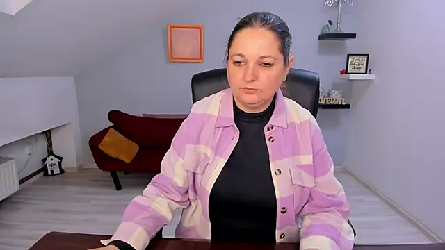 LollaGirl online show from March 31, 2026, 3:19 am