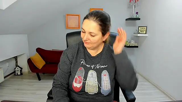 LollaGirl online show from January 19, 2026, 4:27 am