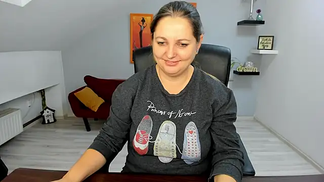 Snapshot of LollaGirl chatting on November 27, 2025, 4:24 am LollaGirl online show from November 27, 2025, 4:24 am