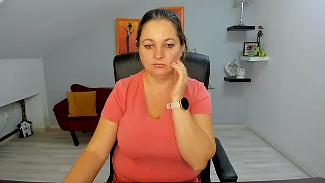 Snapshot of LollaGirl chatting on October 14, 2025, 3:18 am LollaGirl online show from October 14, 2025, 3:18 am