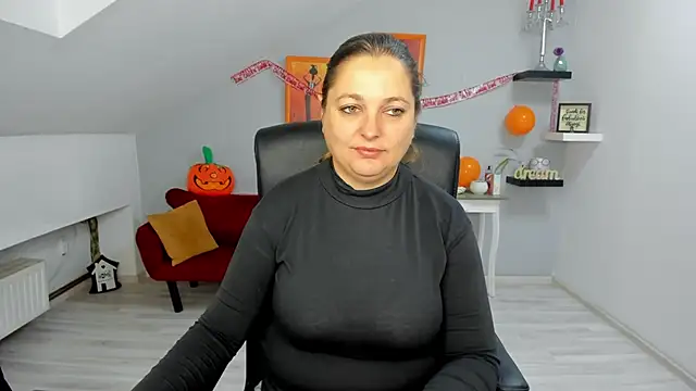 Snapshot of LollaGirl chatting on October 30, 2025, 4:22 am LollaGirl online show from October 30, 2025, 4:22 am