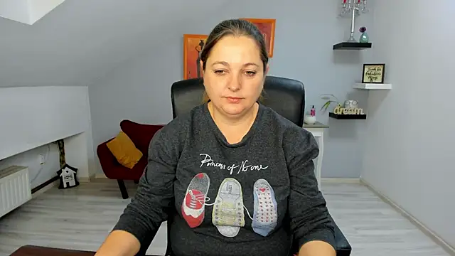 Snapshot of LollaGirl chatting on November 20, 2025, 4:13 am LollaGirl online show from November 20, 2025, 4:13 am