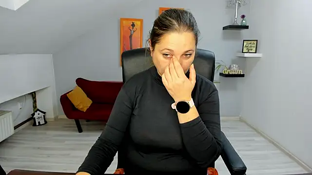 Snapshot of LollaGirl chatting on November 21, 2025, 4:22 am LollaGirl online show from November 21, 2025, 4:22 am