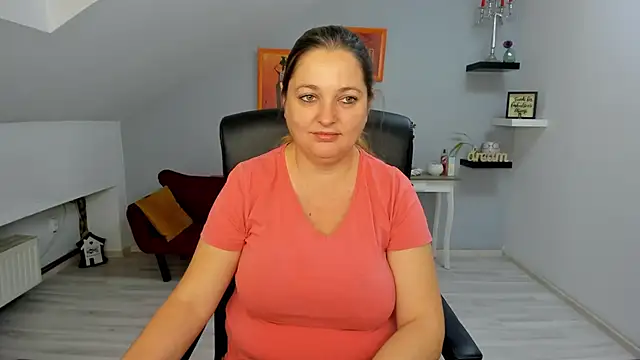 Snapshot of LollaGirl chatting on November 3, 2025, 4:17 am LollaGirl online show from November 3, 2025, 4:17 am