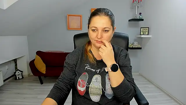 Snapshot of LollaGirl chatting on December 3, 2025, 4:13 am LollaGirl online show from December 3, 2025, 4:13 am