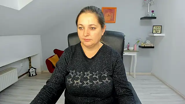 Snapshot of LollaGirl chatting on November 10, 2025, 4:17 am LollaGirl online show from November 10, 2025, 4:17 am