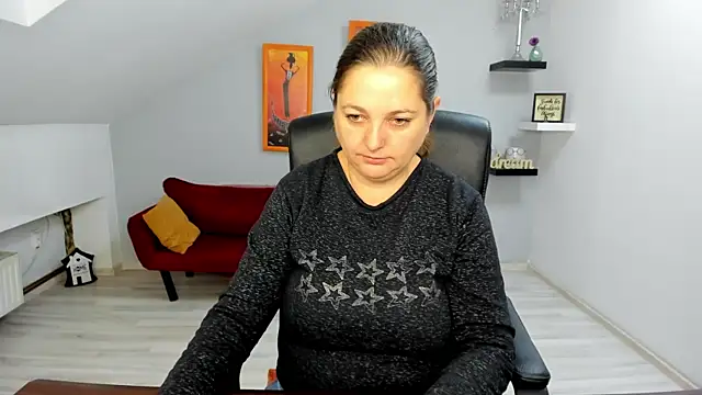 Snapshot of LollaGirl chatting on November 19, 2025, 4:12 am LollaGirl online show from November 19, 2025, 4:12 am