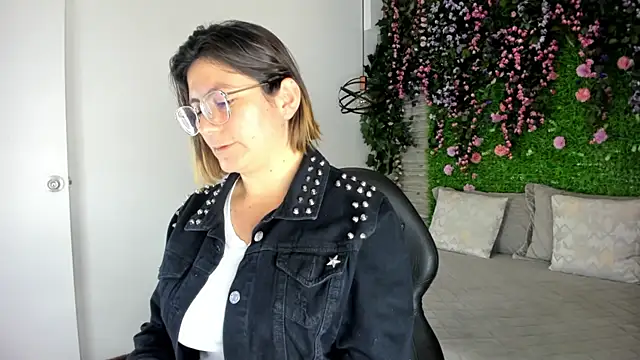 SarahDeyvis online show from January 9, 2026, 2:13 pm