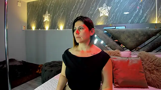 SarahDeyvis online show from February 9, 2026, 7:12 pm