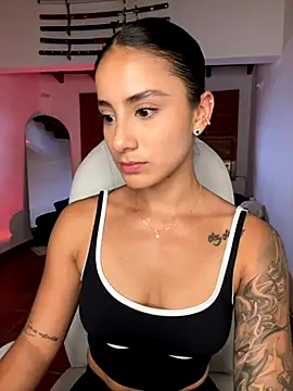 Snapshot of Ale_Lewis chatting on October 7, 2025, 10:33 pm Ale Lewis online show from October 7, 2025, 10:33 pm