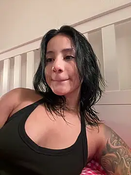 Snapshot of Ale_Lewis chatting on November 7, 2025, 7:07 pm Ale Lewis online show from November 7, 2025, 7:07 pm