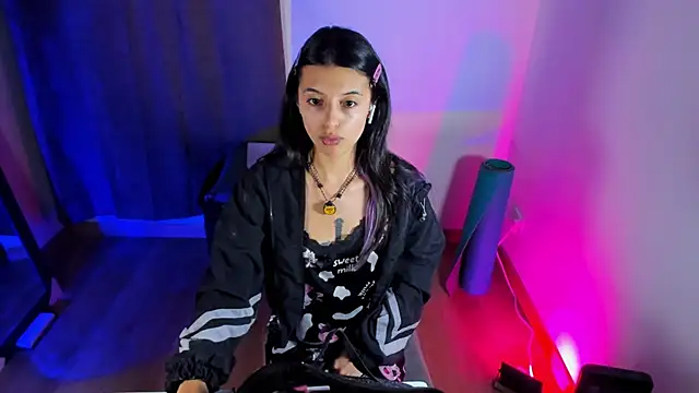 Snapshot of NanaRott chatting on November 24, 2025, 11:27 pm NanaRott online show from November 24, 2025, 11:27 pm