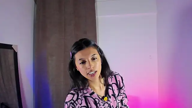 Snapshot of NanaRott chatting on November 5, 2025, 11:19 pm NanaRott online show from November 5, 2025, 11:19 pm