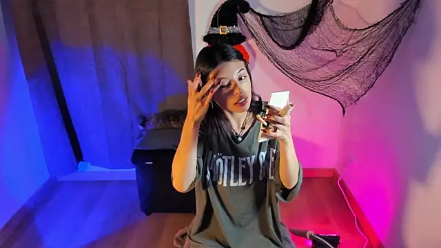 Snapshot of NanaRott chatting on October 27, 2025, 10:44 pm NanaRott online show from October 27, 2025, 10:44 pm