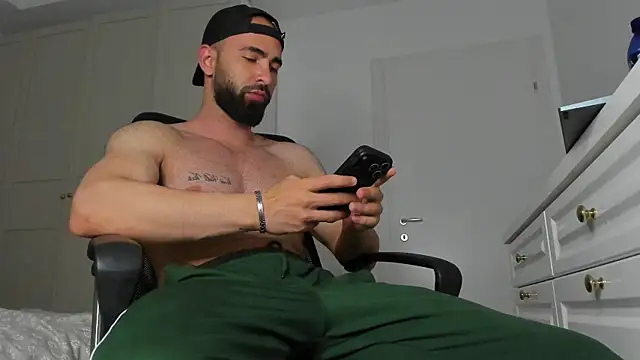 MichaelMasterss online show from May 19, 2026, 8:16 pm