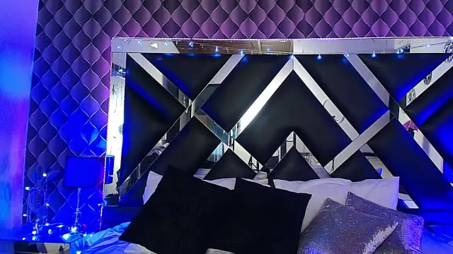 victoriaa lee  online show from March 18, 2026, 7:15 pm