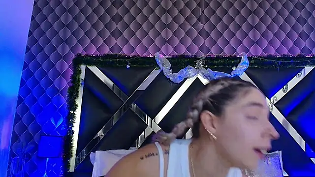 Snapshot of victoriaa_lee_ chatting on December 18, 2025, 7:07 pm victoriaa lee online show from December 18, 2025, 7:07 pm