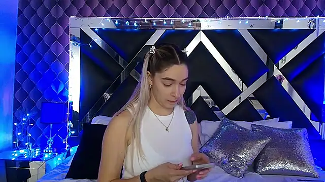 Snapshot of victoriaa_lee_ chatting on January 5, 2026, 8:12 pm victoriaa lee online show from January 5, 2026, 8:12 pm