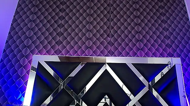 victoriaa lee  online show from October 25, 2025, 7:25 pm