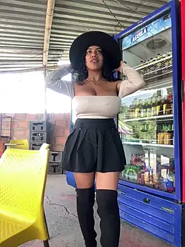 Snapshot of serena_willow chatting on November 18, 2025, 7:50 pm serena willow online show from November 18, 2025, 7:50 pm