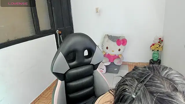 smile sweetpao online show from January 9, 2026, 6:04 pm