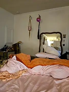 mossy kiss online show from September 23, 2025, 12:56 pm