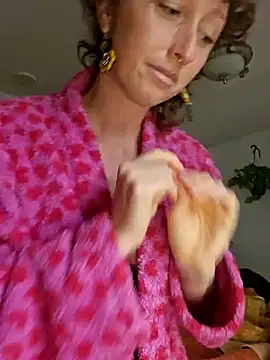 mossy kiss online show from October 24, 2025, 4:17 pm