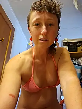 mossy kiss online show from December 3, 2024, 6:11 pm