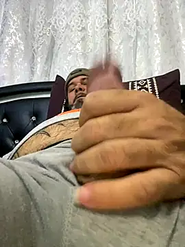 Snapshot of Cristian-Brayan chatting on December 3, 2025, 5:34 pm Cristian-Brayan online show from December 3, 2025, 5:34 pm