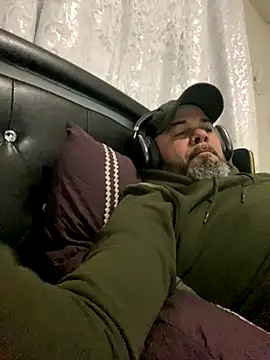 Snapshot of Cristian-Brayan chatting on November 24, 2025, 11:21 am Cristian-Brayan online show from November 24, 2025, 11:21 am