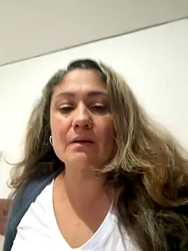 Snapshot of gabiTetas chatting on October 10, 2025, 10:21 pm gabiTetas online show from October 10, 2025, 10:21 pm