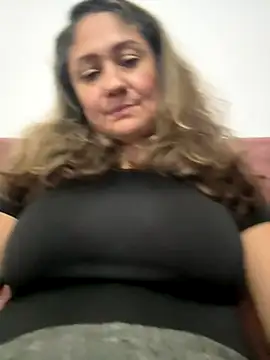 Snapshot of gabiTetas chatting on October 16, 2025, 9:34 pm gabiTetas online show from October 16, 2025, 9:34 pm