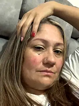 Snapshot of gabiTetas chatting on December 2, 2024, 11:29 am gabiTetas online show from December 2, 2024, 11:29 am