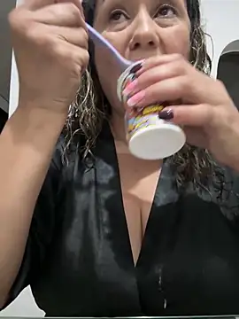 Snapshot of gabiTetas chatting on March 3, 2026, 11:01 pm gabiTetas online show from March 3, 2026, 11:01 pm