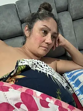 Snapshot of gabiTetas chatting on October 8, 2025, 8:20 pm gabiTetas online show from October 8, 2025, 8:20 pm