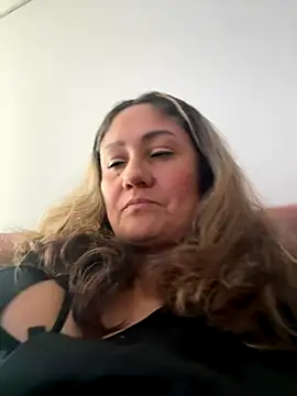 Snapshot of gabiTetas chatting on October 15, 2025, 8:06 pm gabiTetas online show from October 15, 2025, 8:06 pm