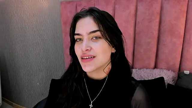 Alexa Thaylor  online show from November 24, 2025, 1:44 pm