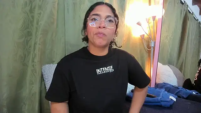 Snapshot of iriss_25 chatting on March 4, 2025, 12:44 pm iriss 25 online show from March 4, 2025, 12:44 pm