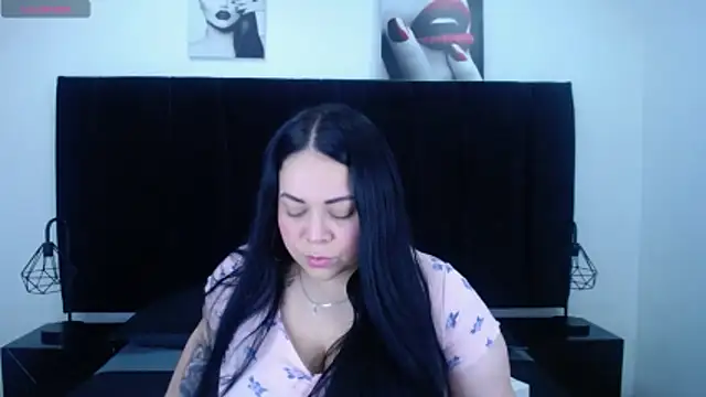 Snapshot of valentina_fox01 chatting on February 5, 2026, 10:27 pm valentina fox01 online show from February 5, 2026, 10:27 pm