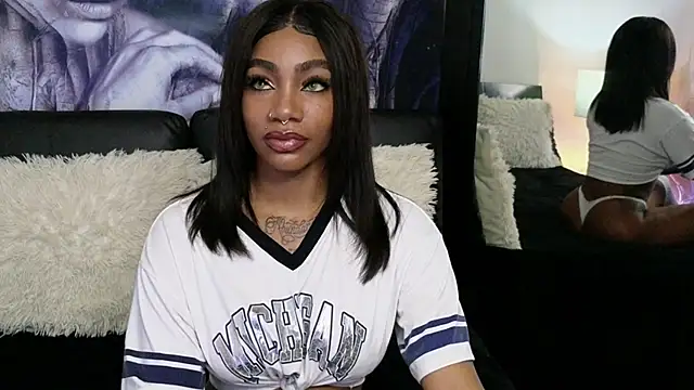 Snapshot of emely_brandon chatting on October 5, 2025, 10:50 am emely brandon online show from October 5, 2025, 10:50 am