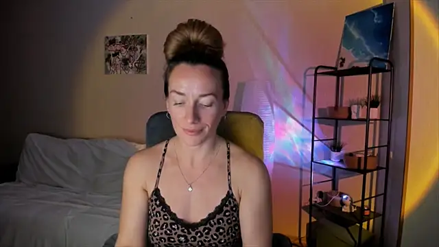 RebeccaMartinez online show from October 13, 2025, 11:23 am