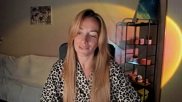 RebeccaMartinez online show from September 26, 2025, 7:59 am